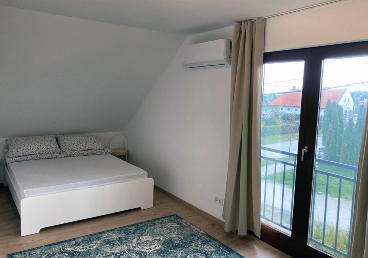 Karadi Apartman Zánka Екстериор снимка