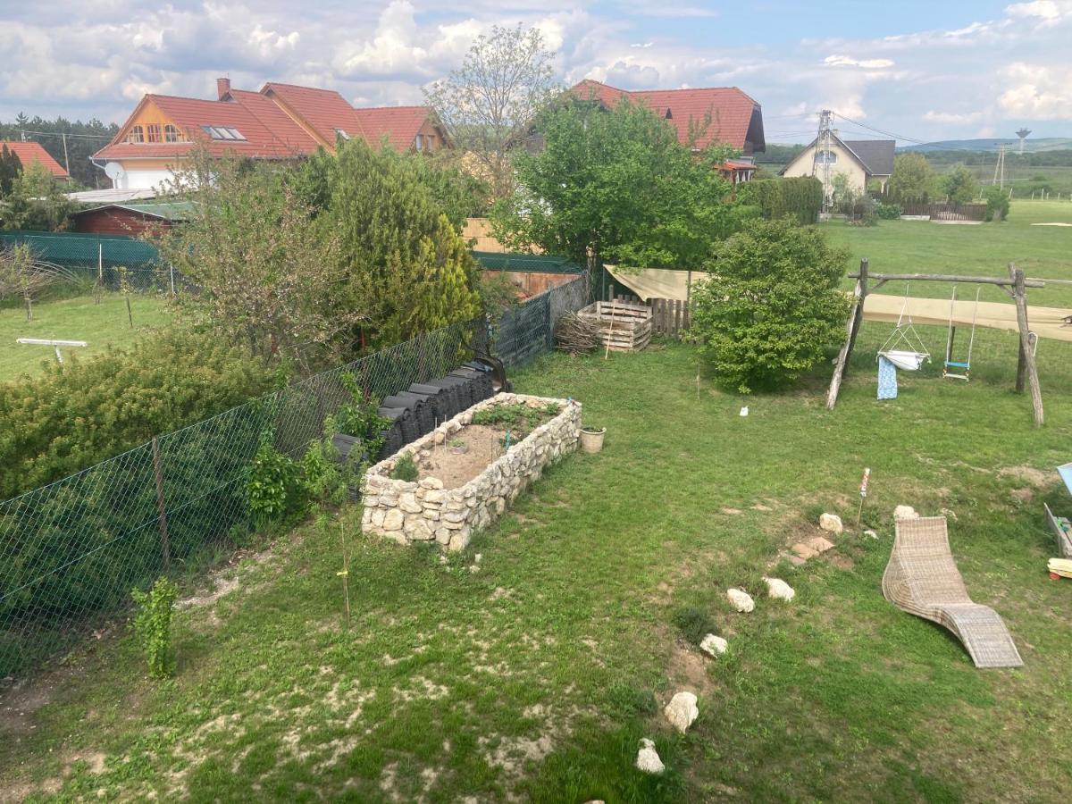 Karadi Apartman Zánka Екстериор снимка